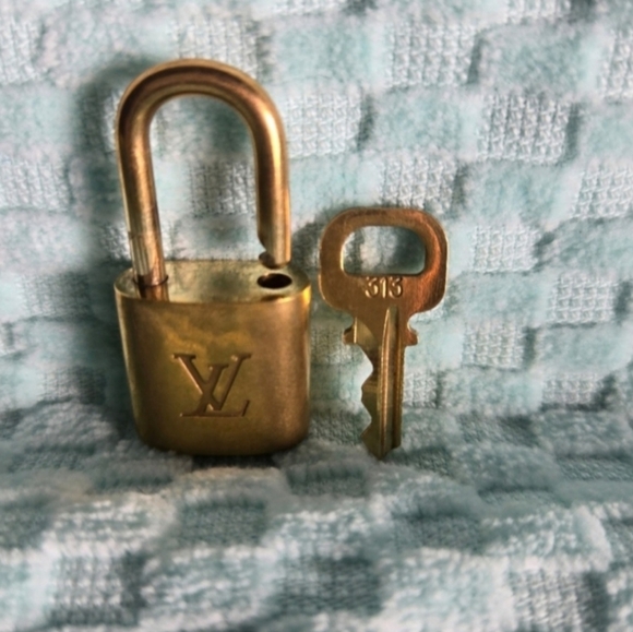 Louis Vuitton Lock and Key #313 - Picture 4 of 4